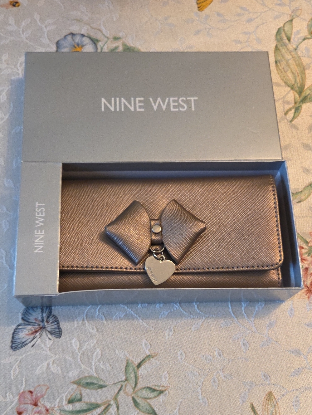New In Box Nine West Metallic Rose Gold Bow Wallet with Heart Charm